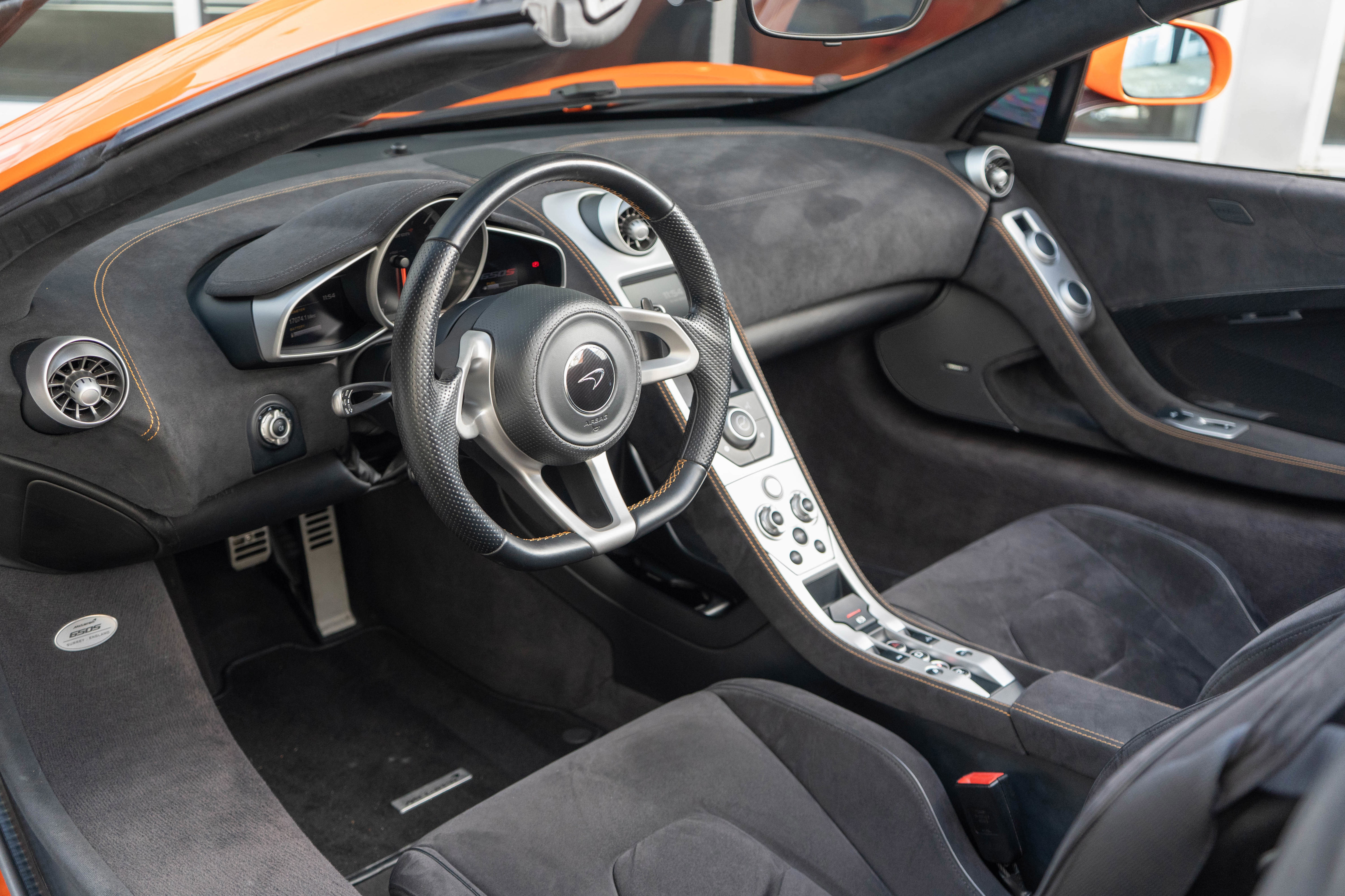 Used 2015 McLaren 650S Spider image 12