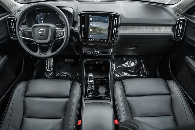 Used 2024 Volvo XC40 B5 Plus w/ Protection Package Premier image 21