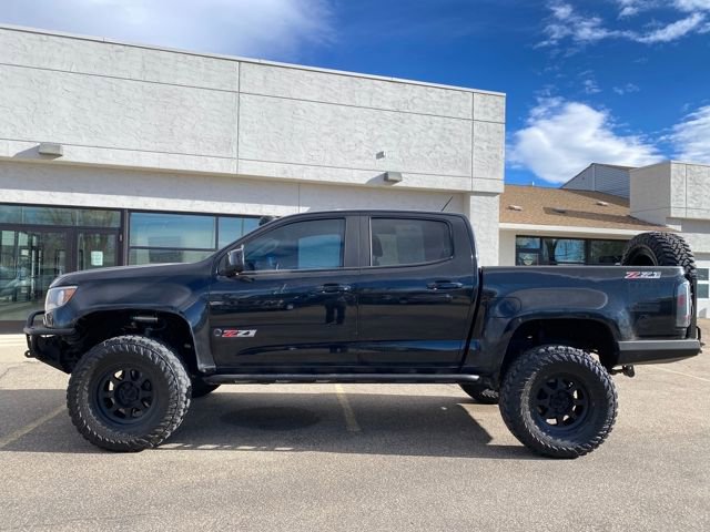 Used 2017 Chevrolet Colorado Z71 w/ Z71 Midnight Edition image 2
