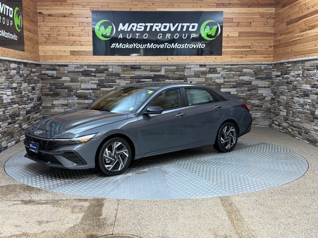 Used 2025 Hyundai Elantra SEL FWD image 5