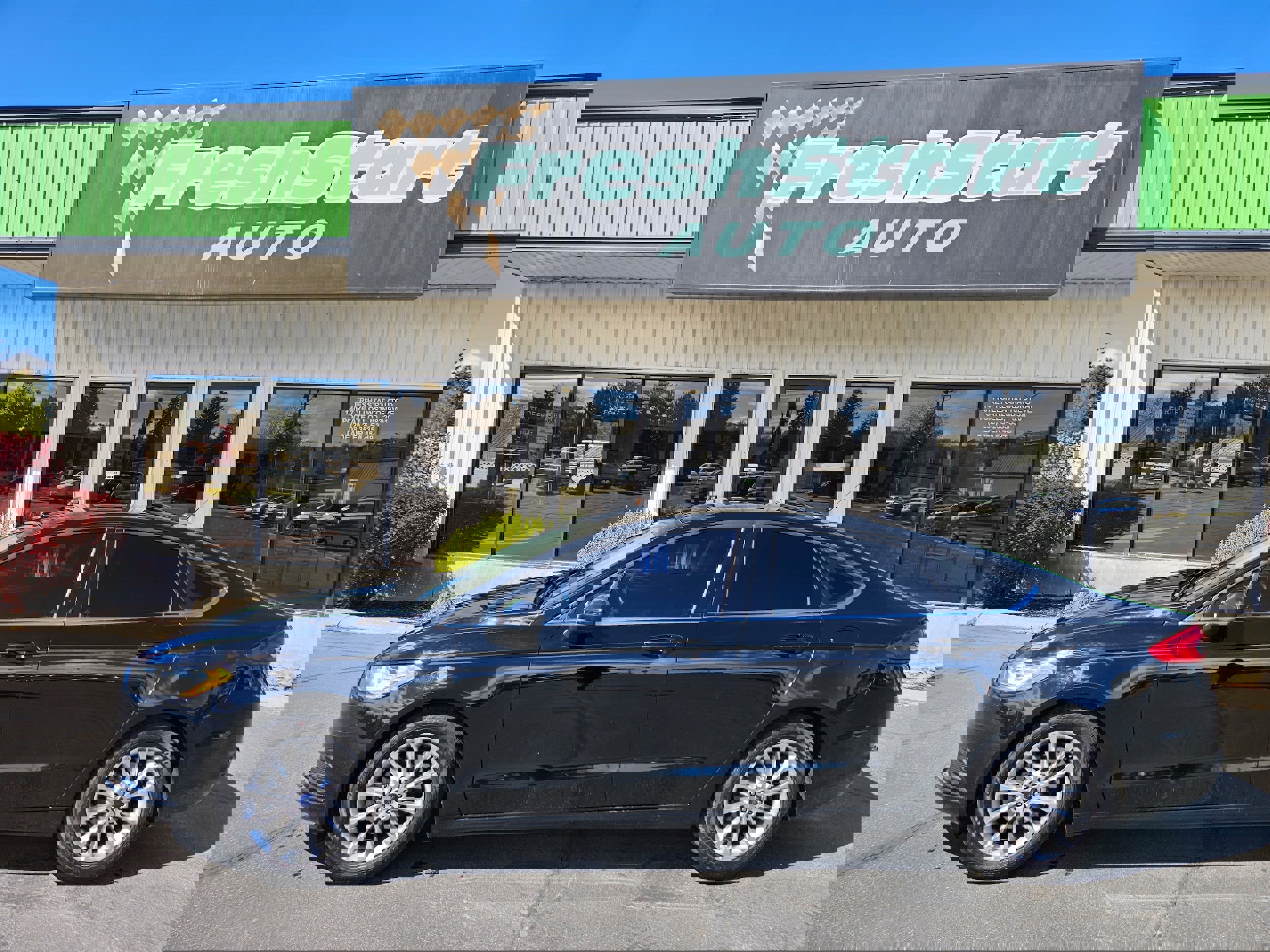 Used 2017 Ford Fusion SE w/ Fusion SE Technology Package FWD image 1