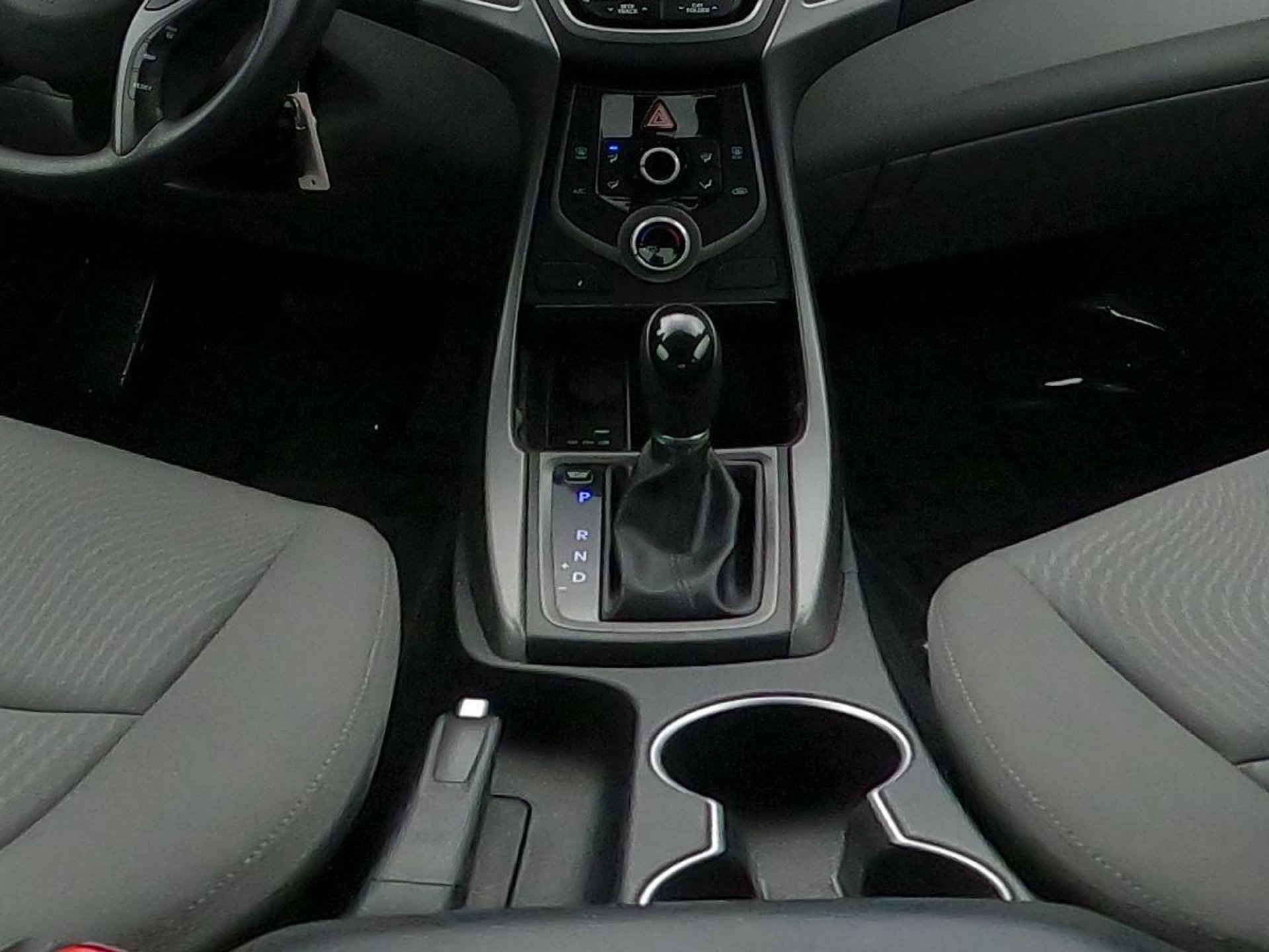 Used 2015 Hyundai Elantra SE FWD image 27