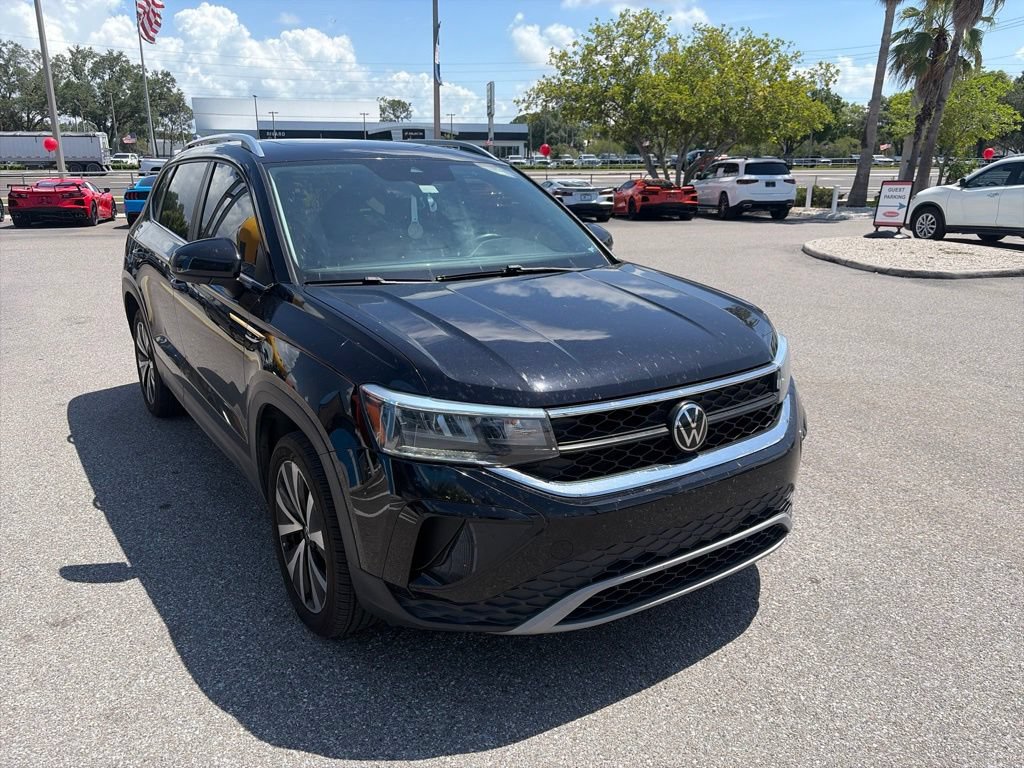 Used 2023 Volkswagen Taos SE FWD image 1