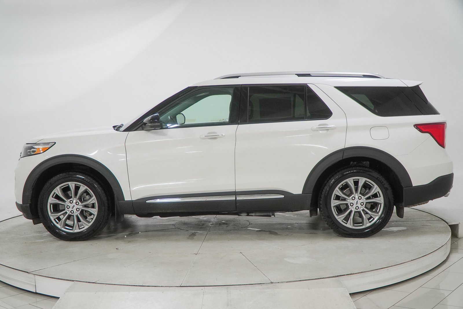 Used 2022 Ford Explorer Limited w/ Equipment Group 301A image 5