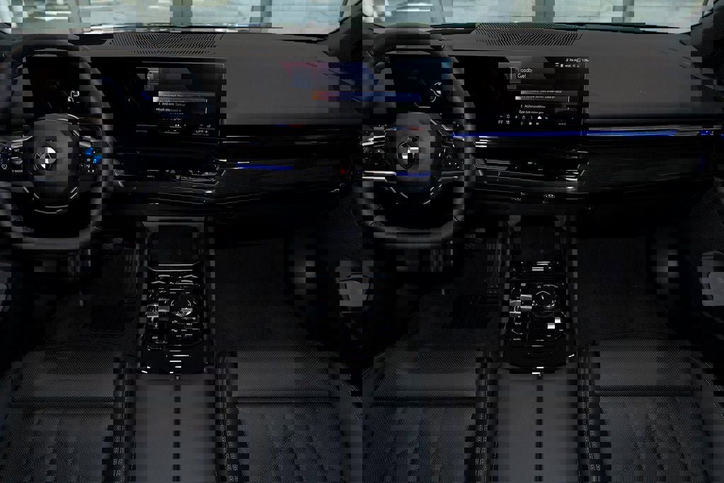 Used 2026 BMW 530i xDrive w/ Premium Package AWD/4WD image 38