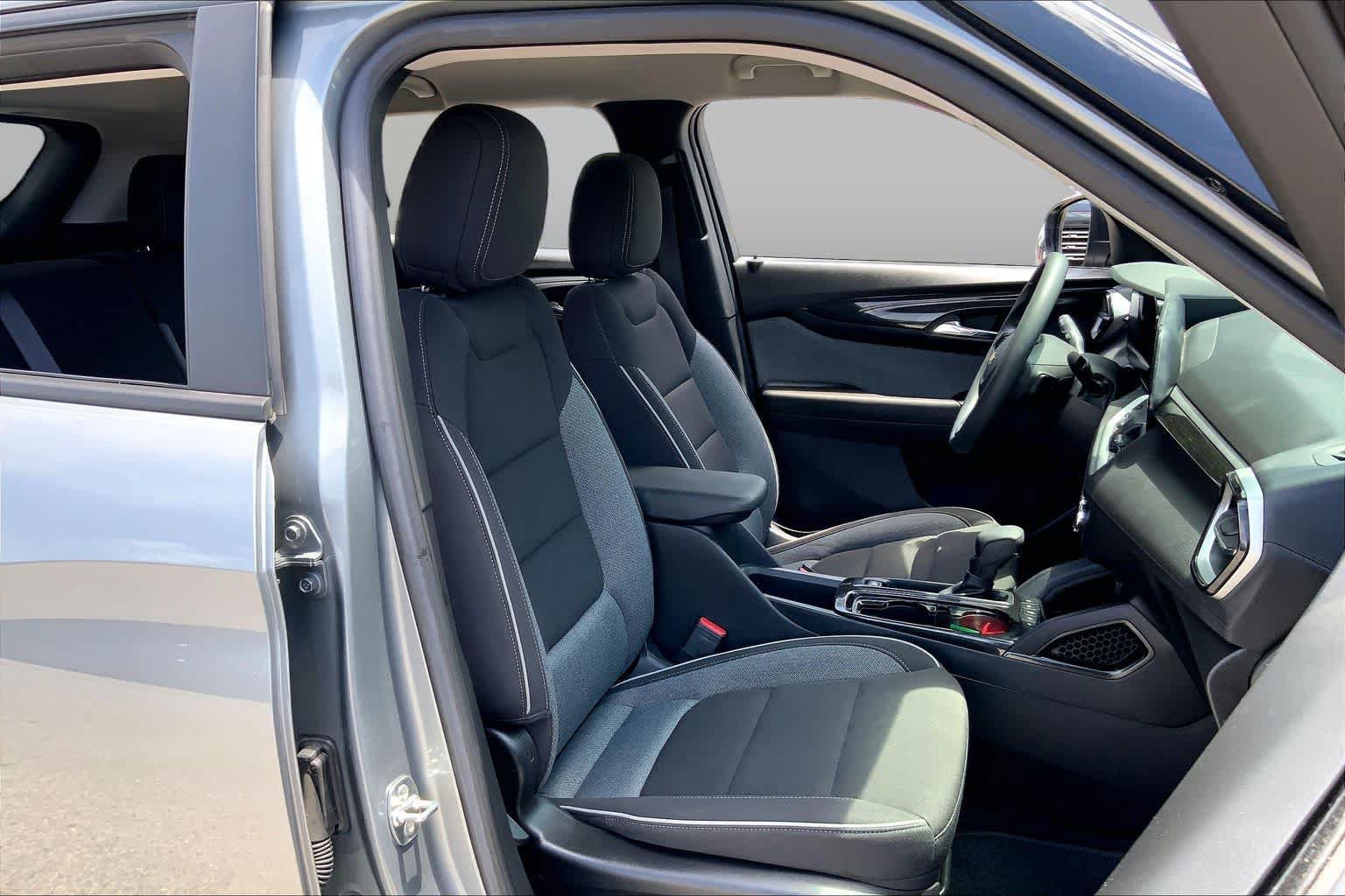 Used 2024 Chevrolet TrailBlazer LS w/ LS Convenience Package FWD image 9