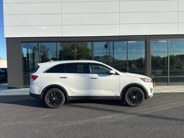 Used 2017 Kia Sorento AWD w/ LX Convenience Package image 2