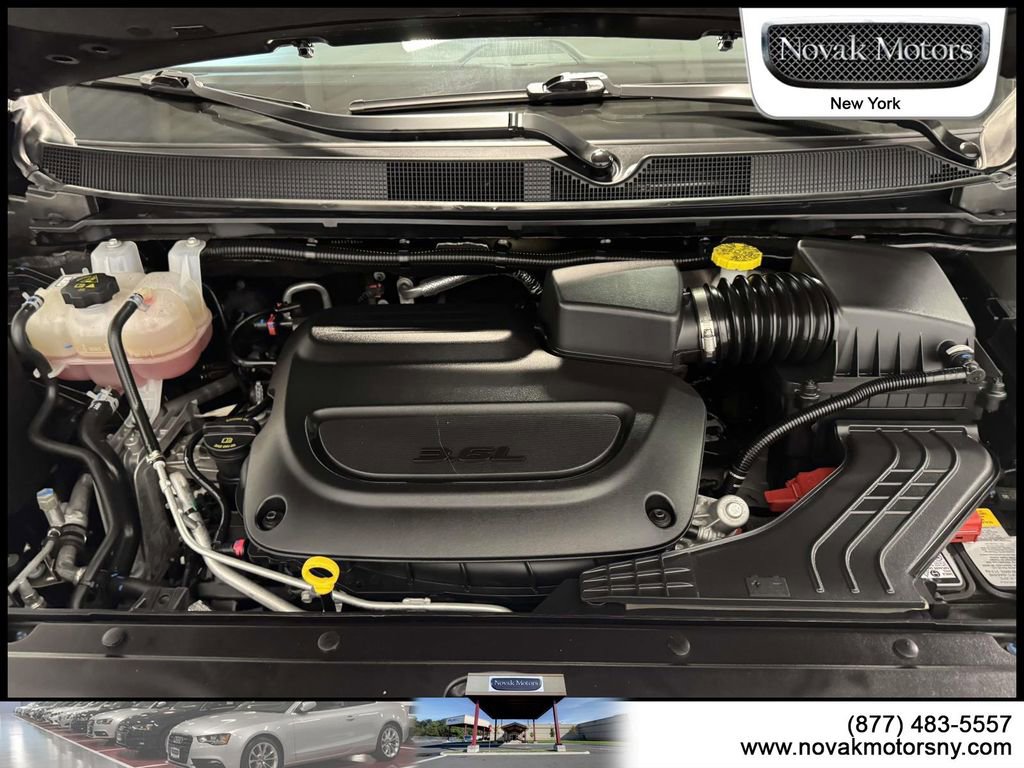 Used 2025 Chrysler Pacifica Select image 15