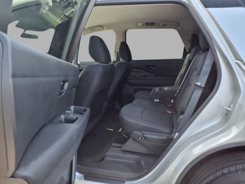 Certified 2025 Nissan Pathfinder SV image 27
