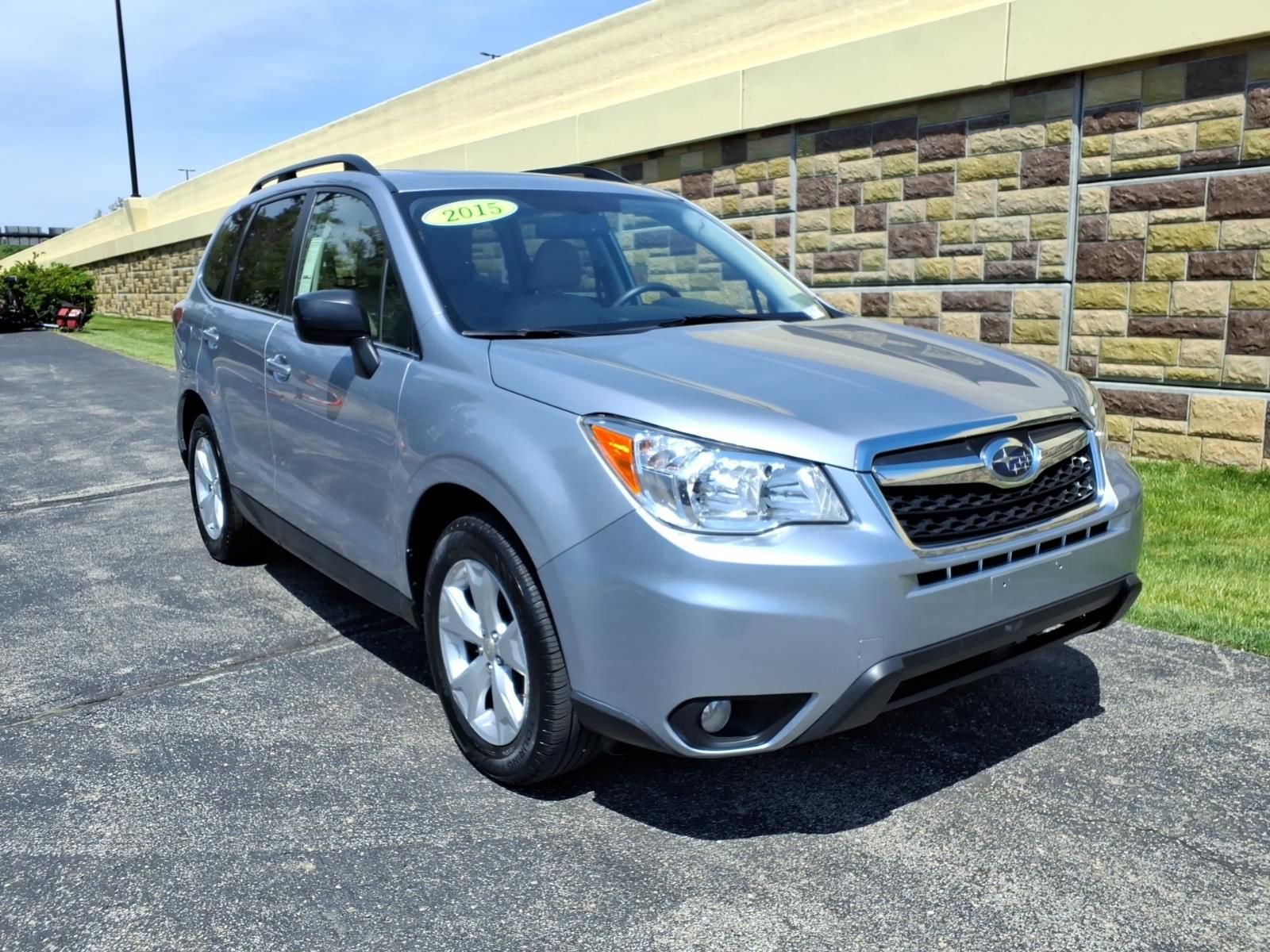 Used 2015 Subaru Forester 2.5i Limited AWD/4WD image 2