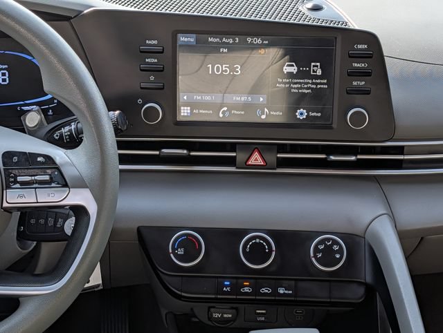 Used 2025 Hyundai Elantra SE FWD image 15