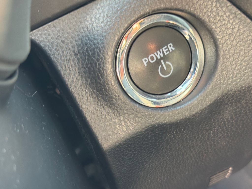 Used 2025 Toyota RAV4 XLE AWD/4WD image 30