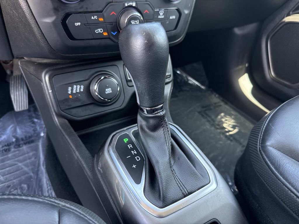 Used 2021 Jeep Renegade Limited AWD/4WD image 30