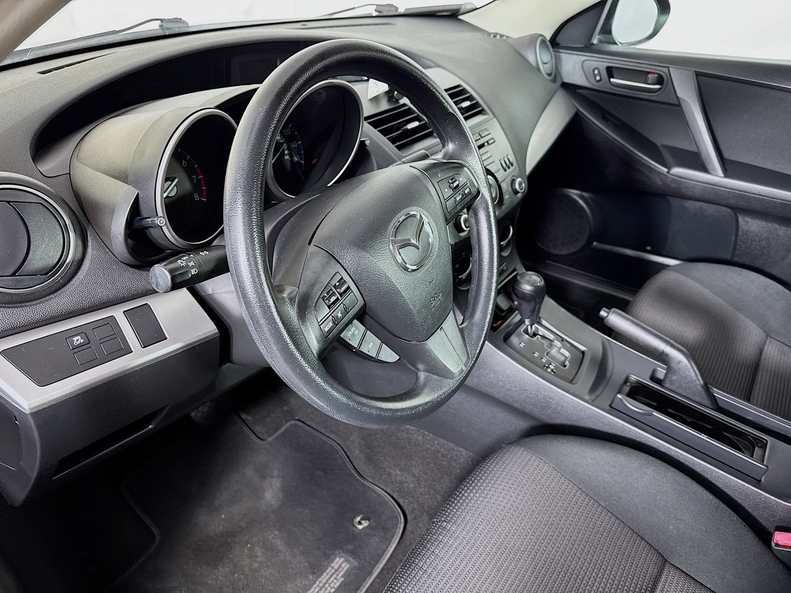 Used 2013 MAZDA MAZDA3 i Sport FWD image 9