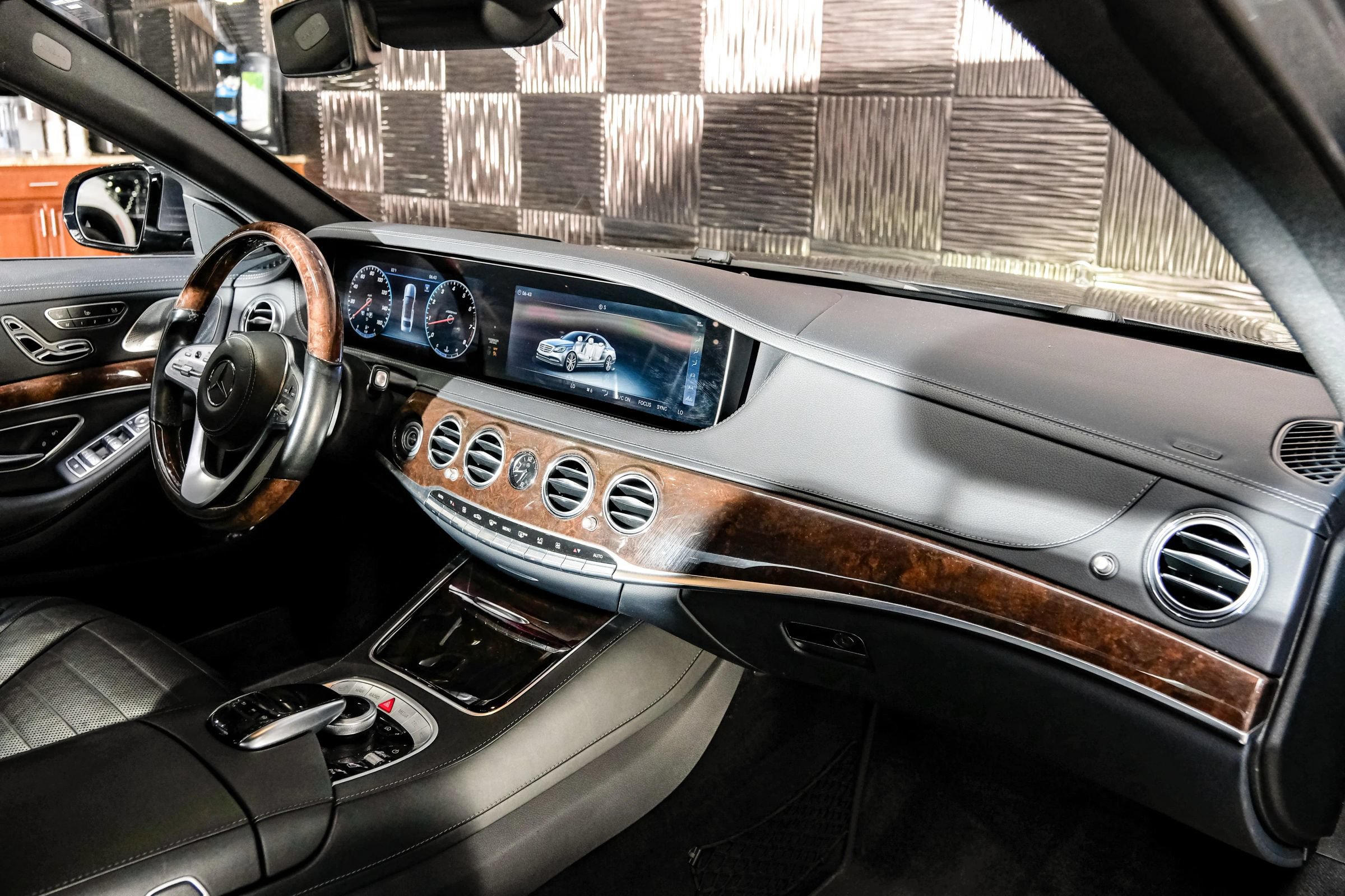 Used 2018 Mercedes-Benz S 560 4MATIC Sedan image 12
