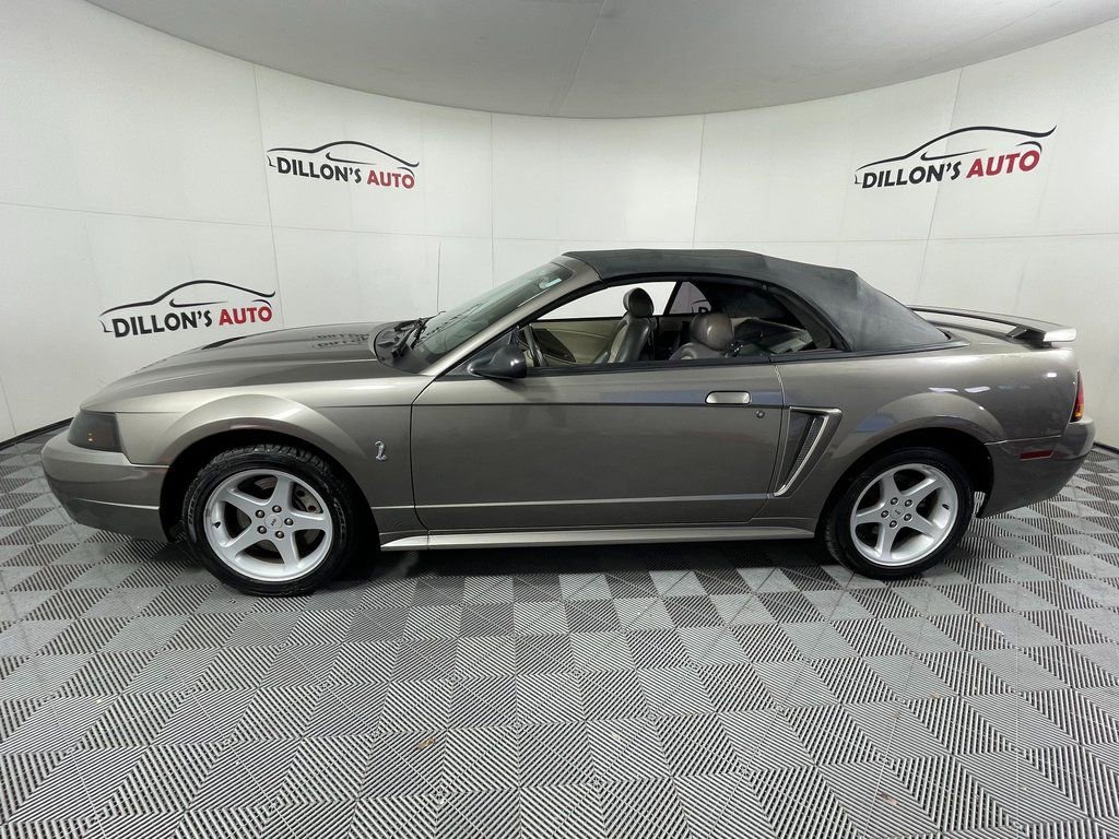 Used 2001 Ford Mustang Cobra RWD image 3