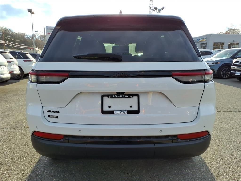 Used 2023 Jeep Grand Cherokee Limited w/ Luxury Tech Group II image 5