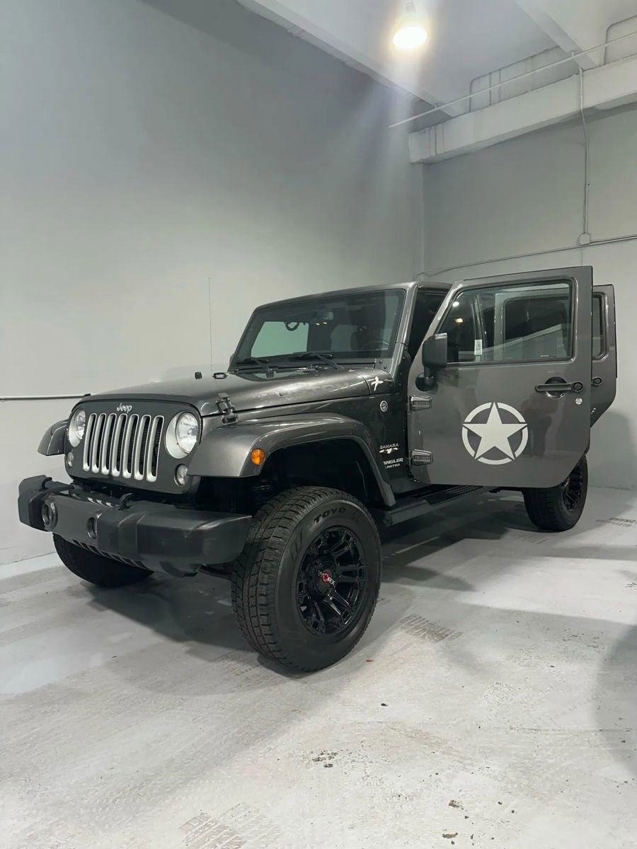 Used 2017 Jeep Wrangler Unlimited Sahara w/ Connectivity Group image 30