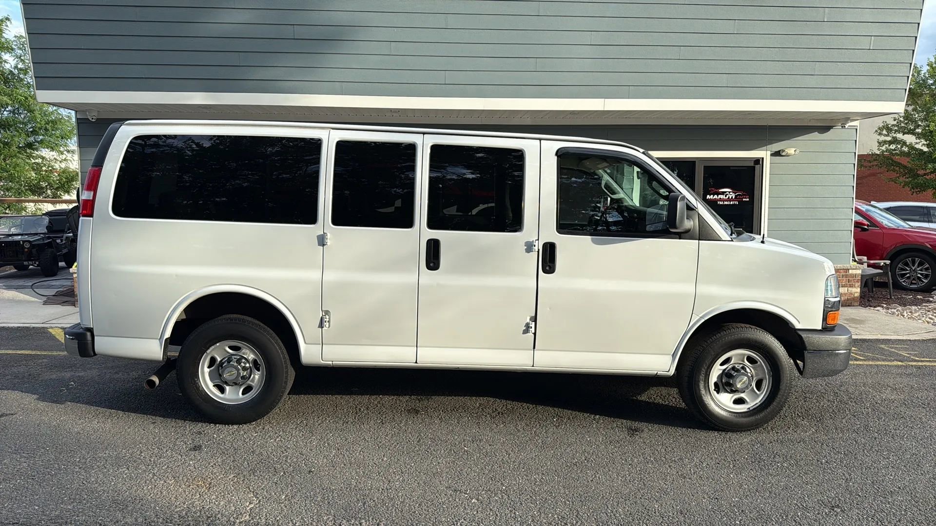 Used 2016 Chevrolet Express 2500 LT w/ LT Preferred Equipment Group RWD image 3