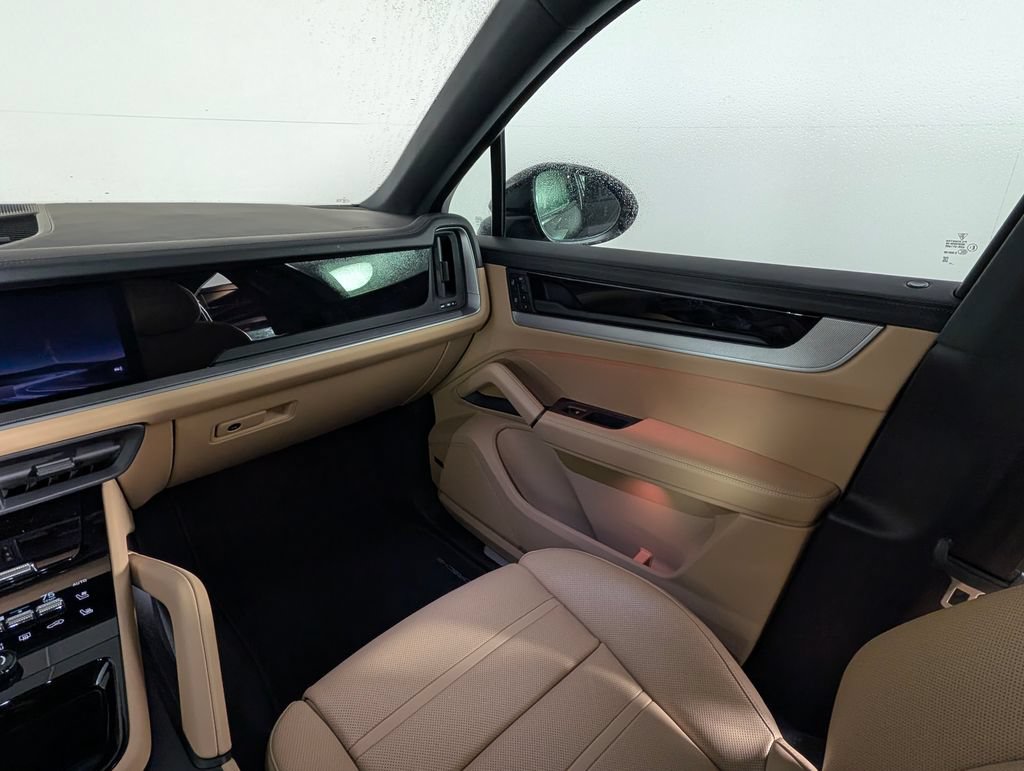 Certified 2026 Porsche Cayenne Coupe AWD/4WD image 23