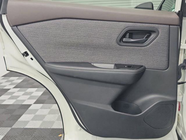 Certified 2021 Nissan Rogue S FWD image 16