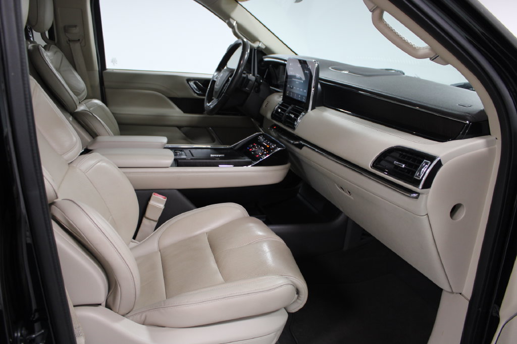 Used 2018 Lincoln Navigator Select RWD image 30