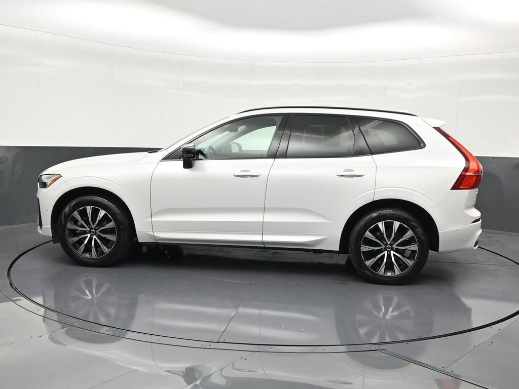 Used 2024 Volvo XC60 B5 Plus image 2
