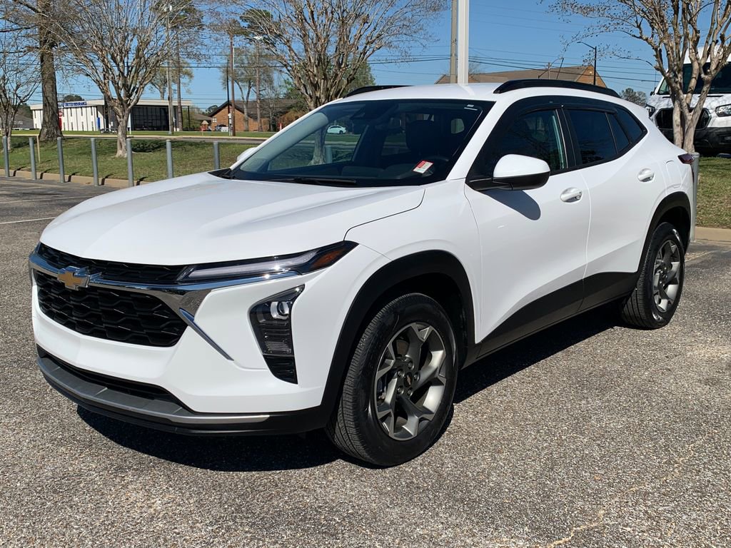 Used 2024 Chevrolet Trax LT w/ Driver Confidence Package image 5