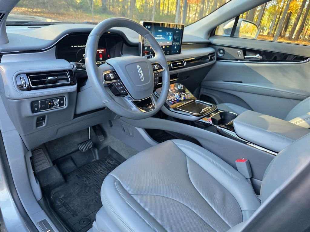 Used 2022 Lincoln Nautilus Reserve w/ Luxury Package image 11