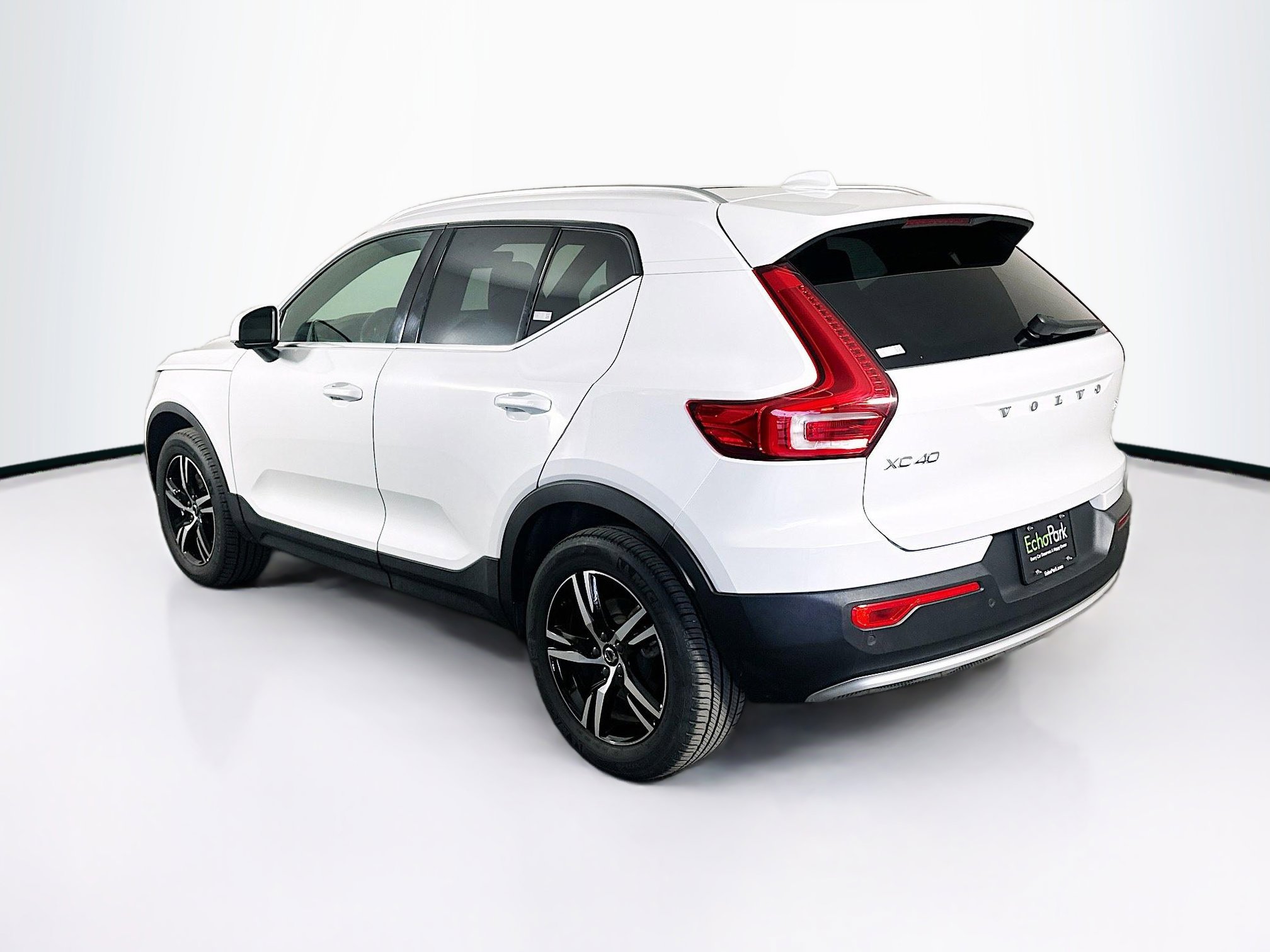 Used 2025 Volvo XC40 B5 Core image 5