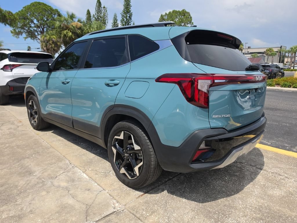 Certified 2025 Kia Seltos EX w/ EX Sunroof Package FWD image 11