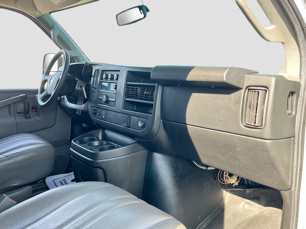 Used 2017 GMC Savana 2500 RWD image 23
