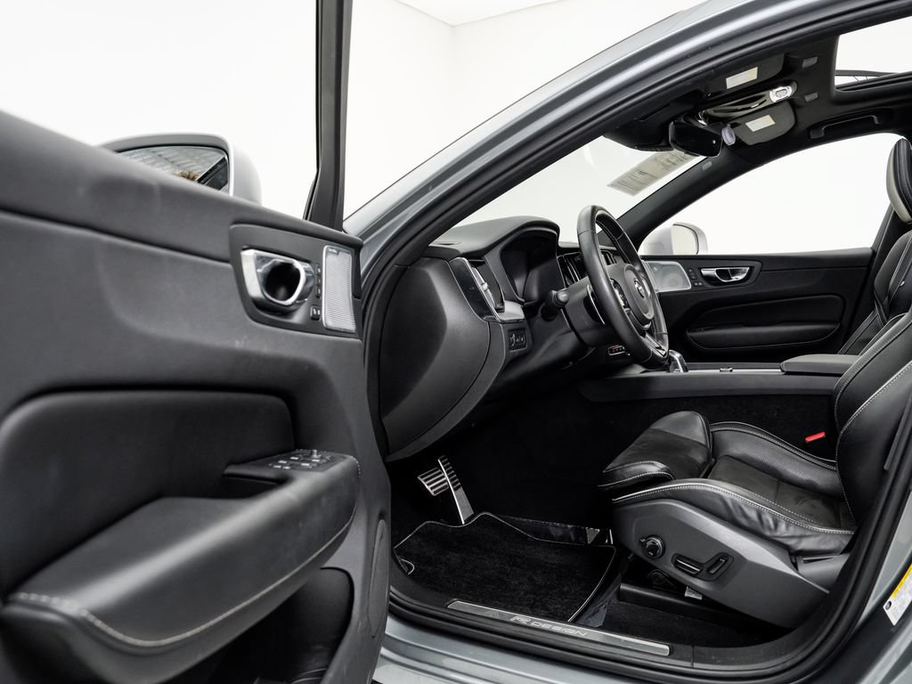 Used 2019 Volvo XC60 T8 R-Design w/ Advanced Package AWD/4WD image 8