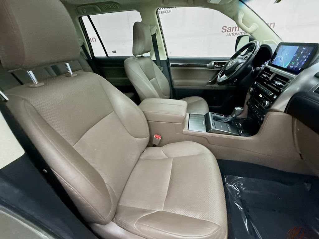 Used 2023 Lexus GX 460 Luxury w/ Accessory Package AWD/4WD image 29