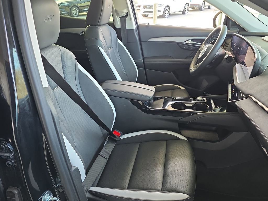 Certified 2025 Buick Envision Sport Touring image 28