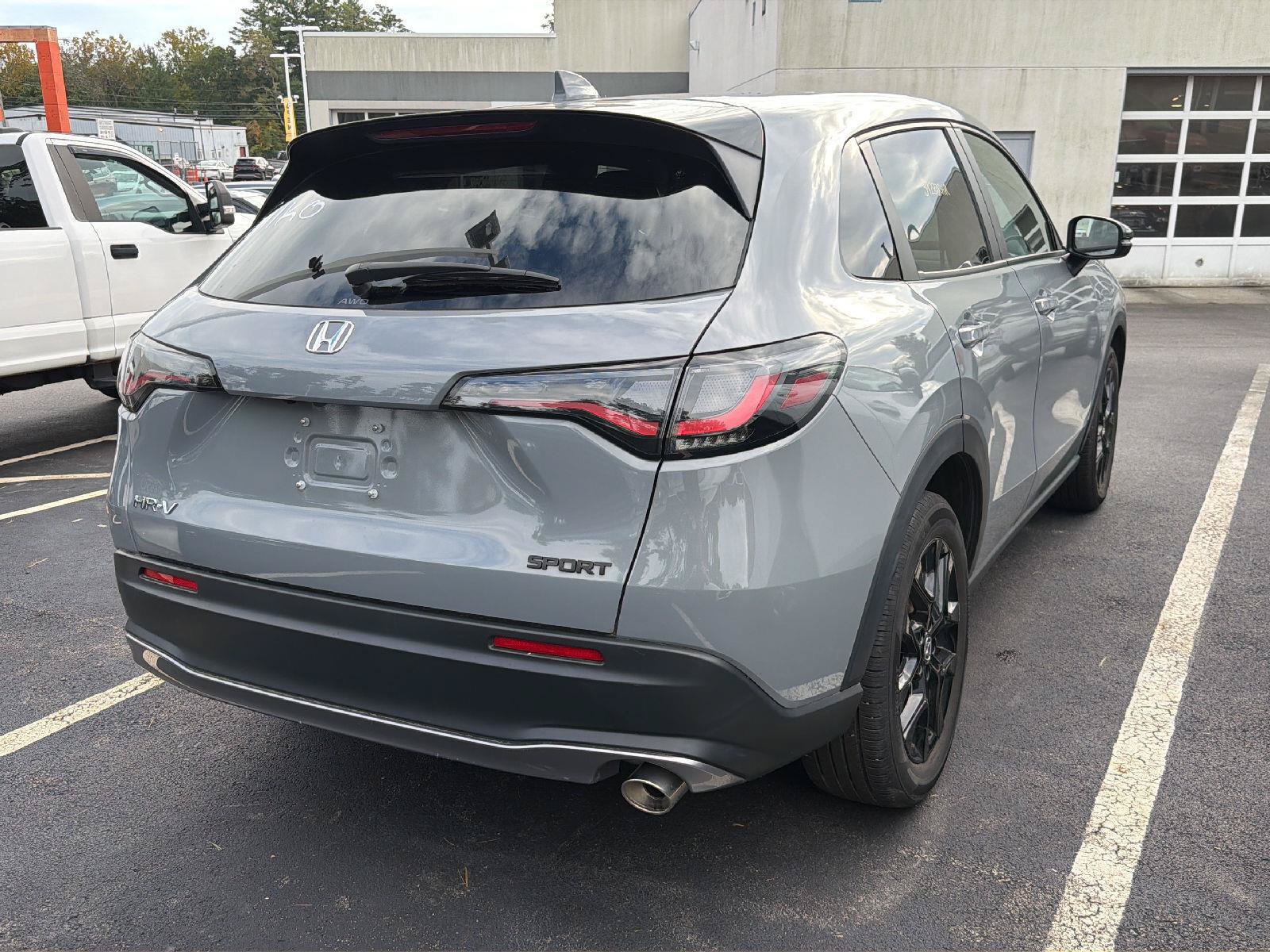 Used 2025 Honda HR-V Sport image 3