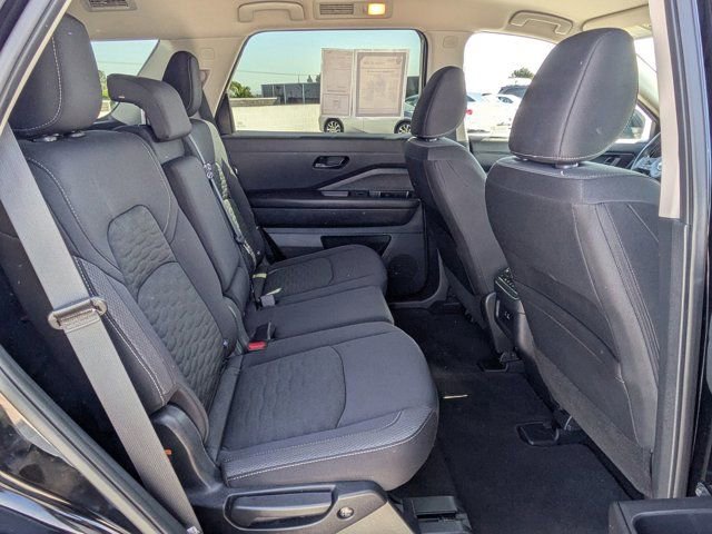 Used 2025 Nissan Pathfinder SV FWD image 7