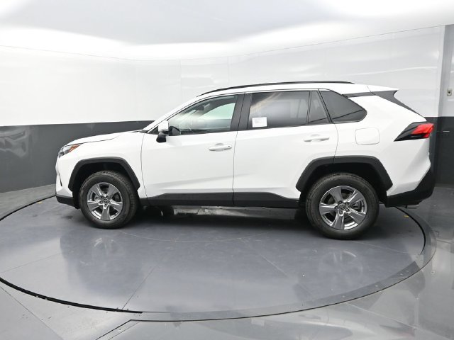 Used 2025 Toyota RAV4 XLE AWD/4WD image 4