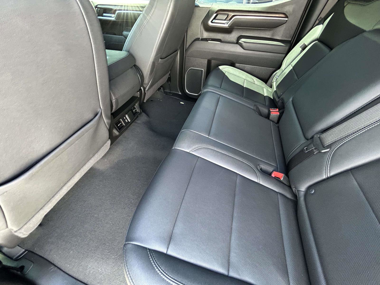 Used 2025 GMC Sierra 1500 SLT AWD/4WD image 11