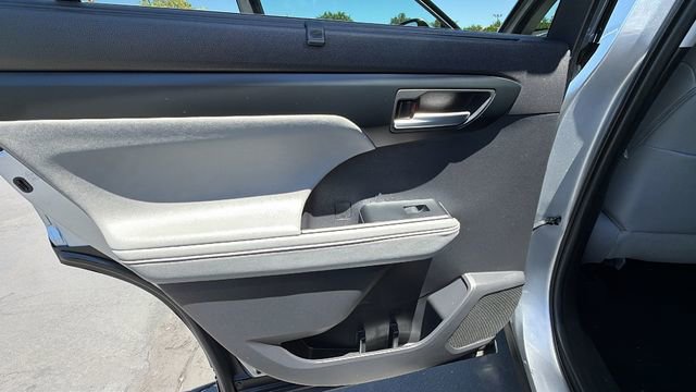 Used 2021 Toyota Highlander XLE AWD/4WD image 15