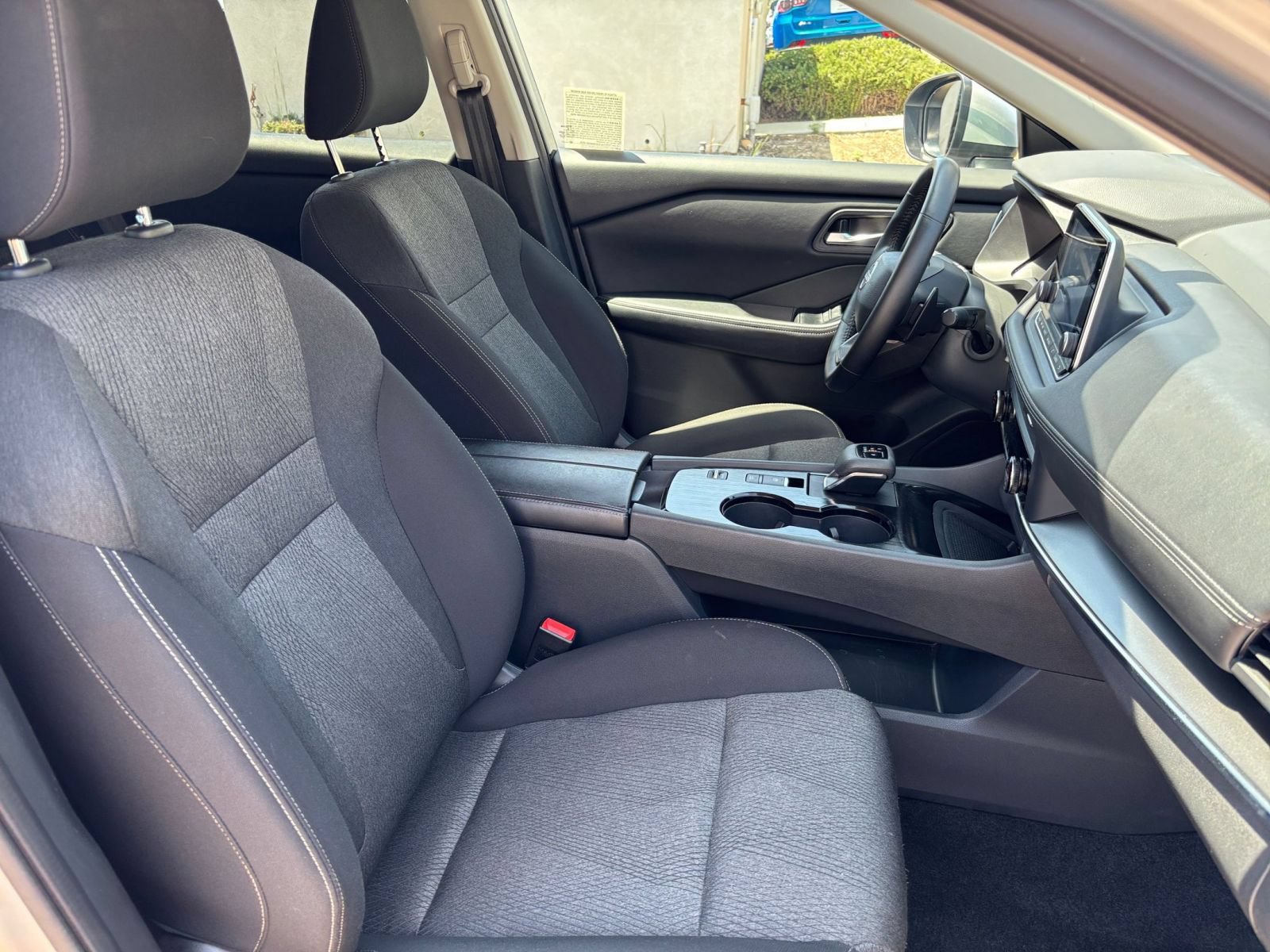 Used 2025 Nissan Rogue SV FWD image 37