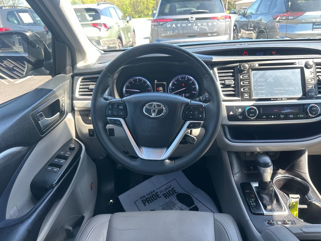 Used 2019 Toyota Highlander Limited AWD/4WD image 18