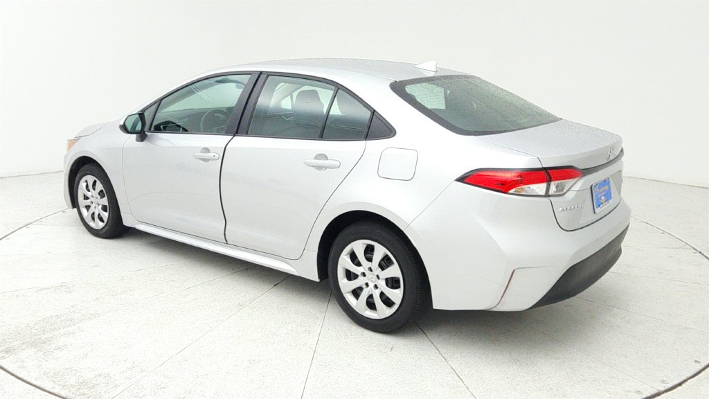 Used 2025 Toyota Corolla LE FWD image 5