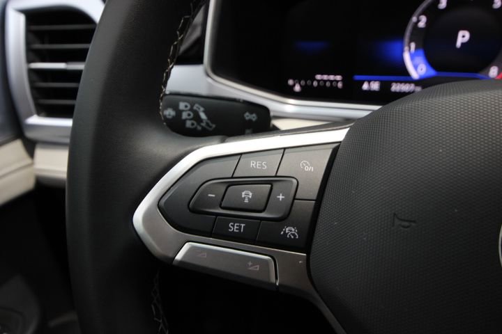 Used 2025 Volkswagen Taos SE AWD/4WD image 17