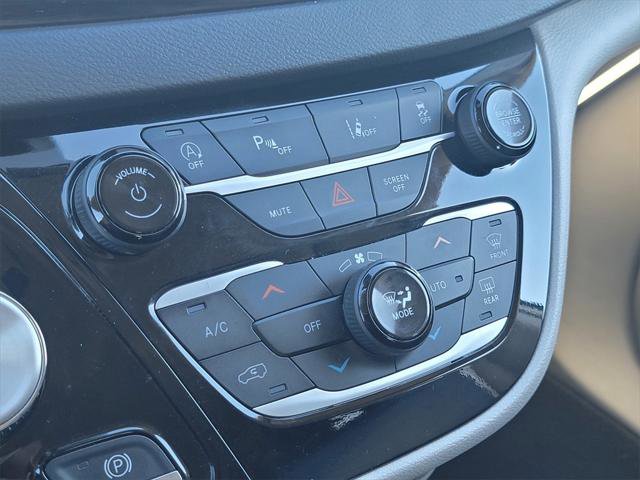Certified 2023 Chrysler Pacifica Touring-L image 30
