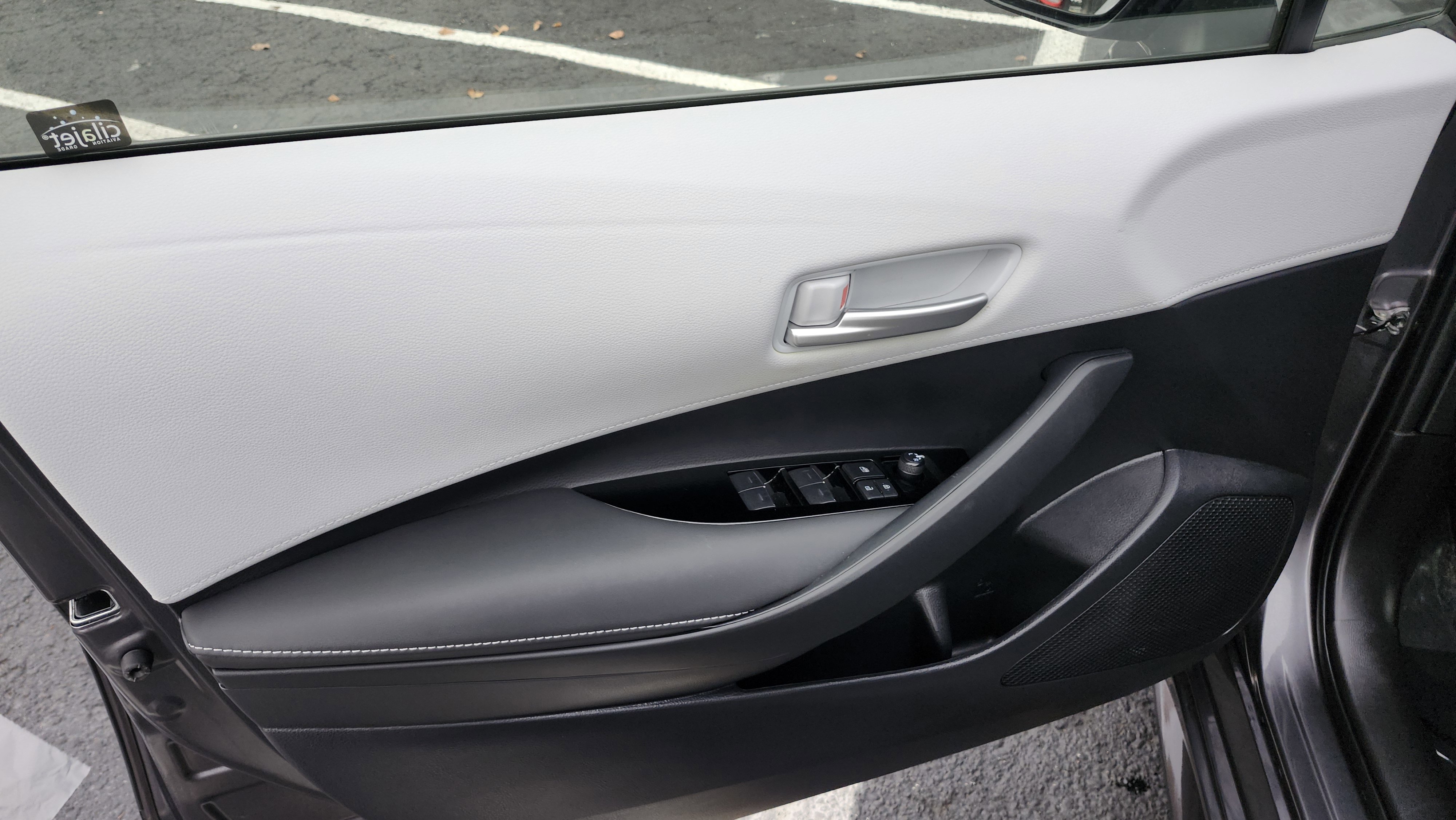 Used 2022 Toyota Corolla SE w/ SE Preferred Package image 23