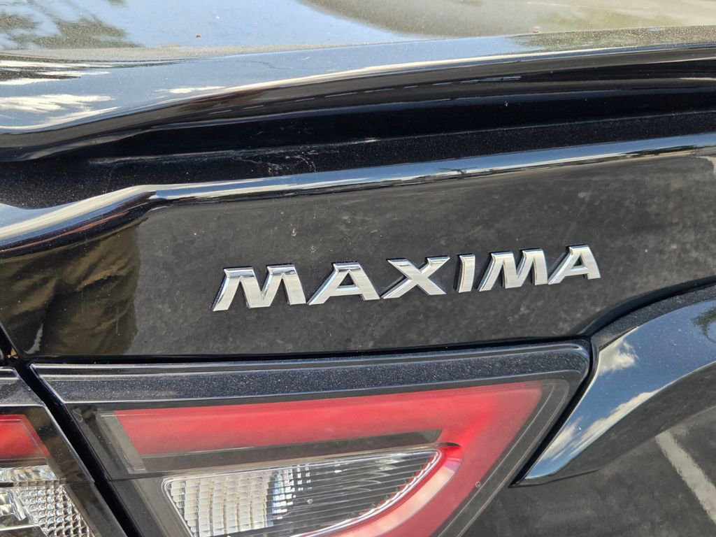 Used 2022 Nissan Maxima SR w/ Sport Mat Group FWD image 10