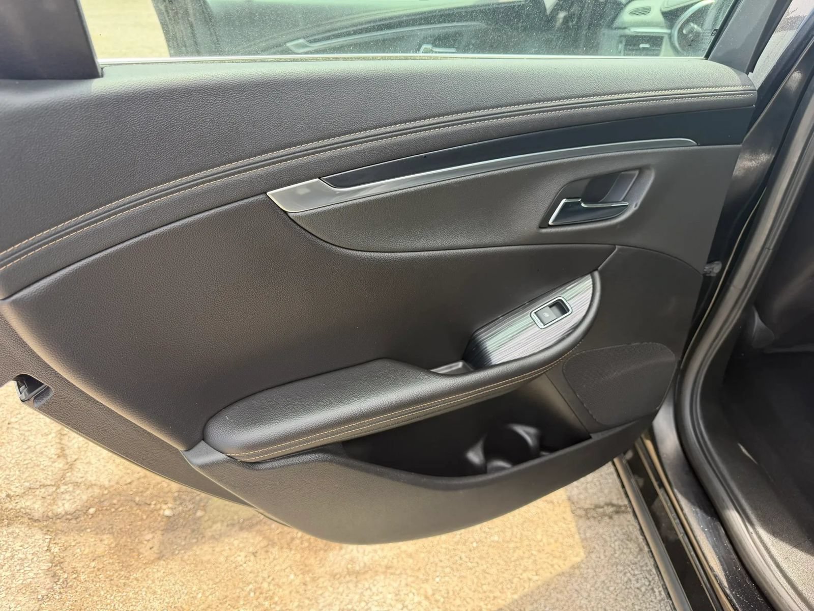 Used 2019 Chevrolet Impala LT FWD image 26