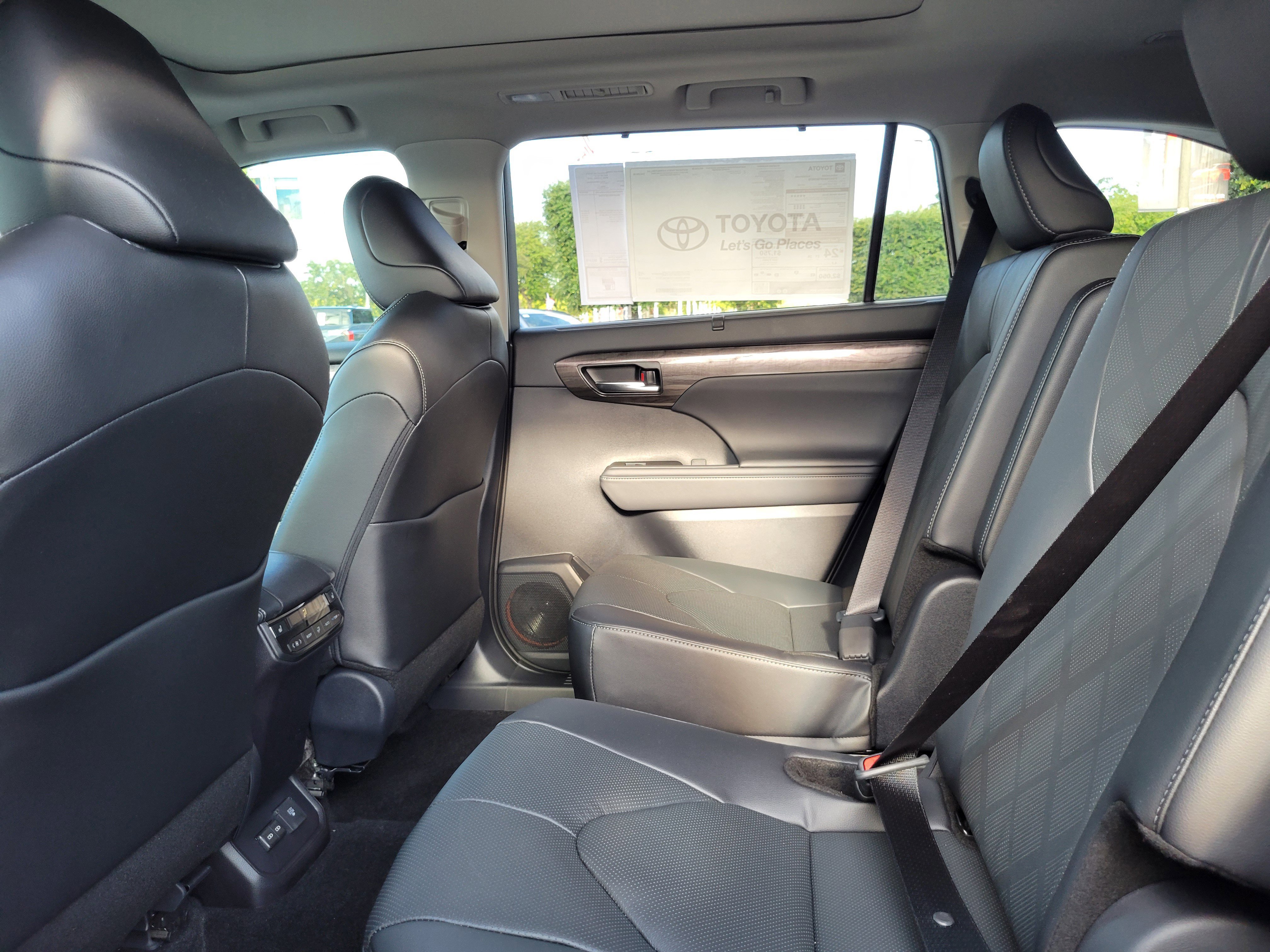New 2026 Toyota Highlander Platinum AWD/4WD image 19