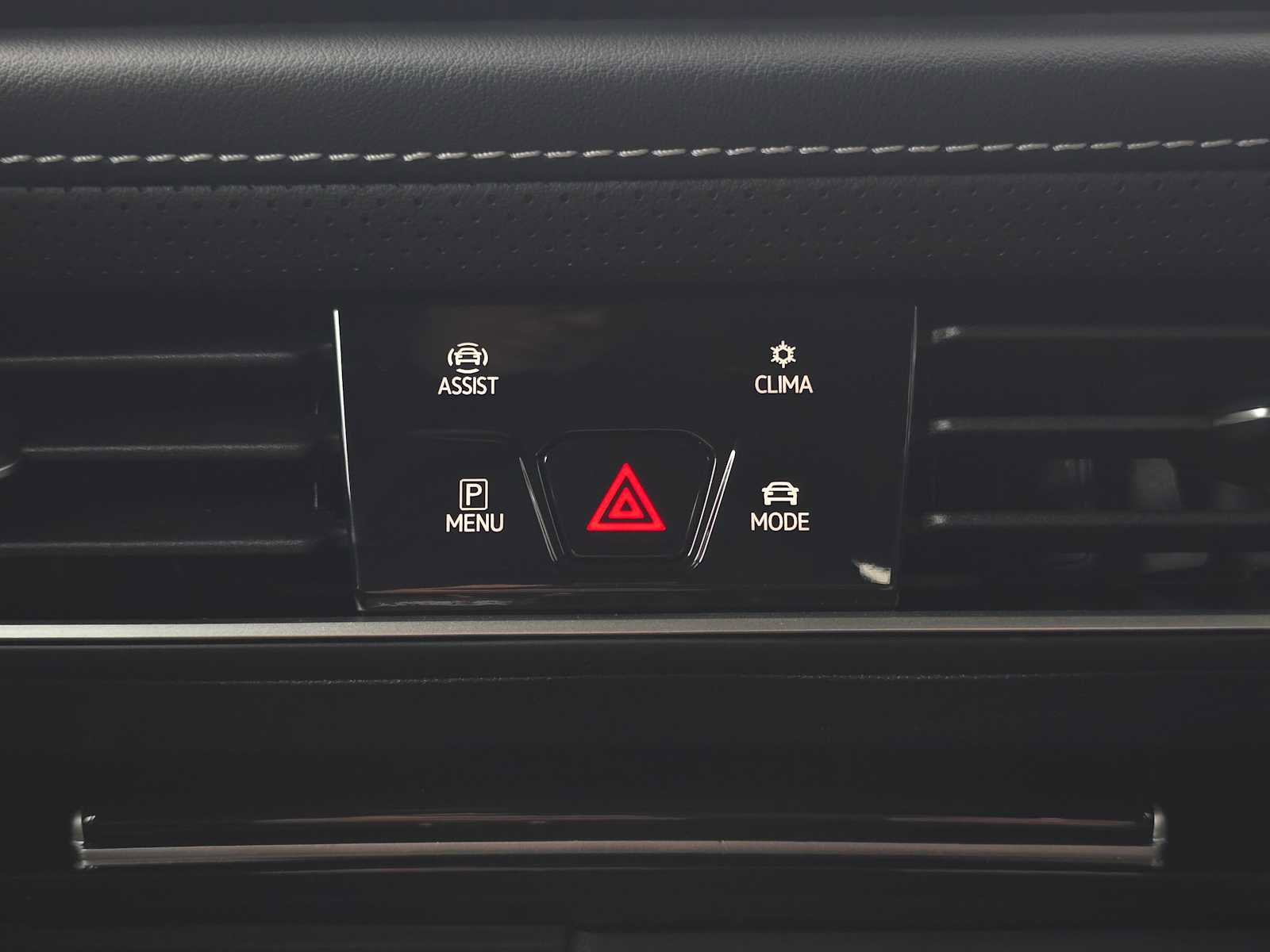 Used 2025 Volkswagen Atlas Cross Sport SE image 30